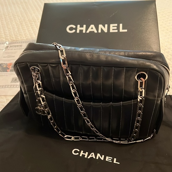 Chanel purse! - Picture 2 of 16